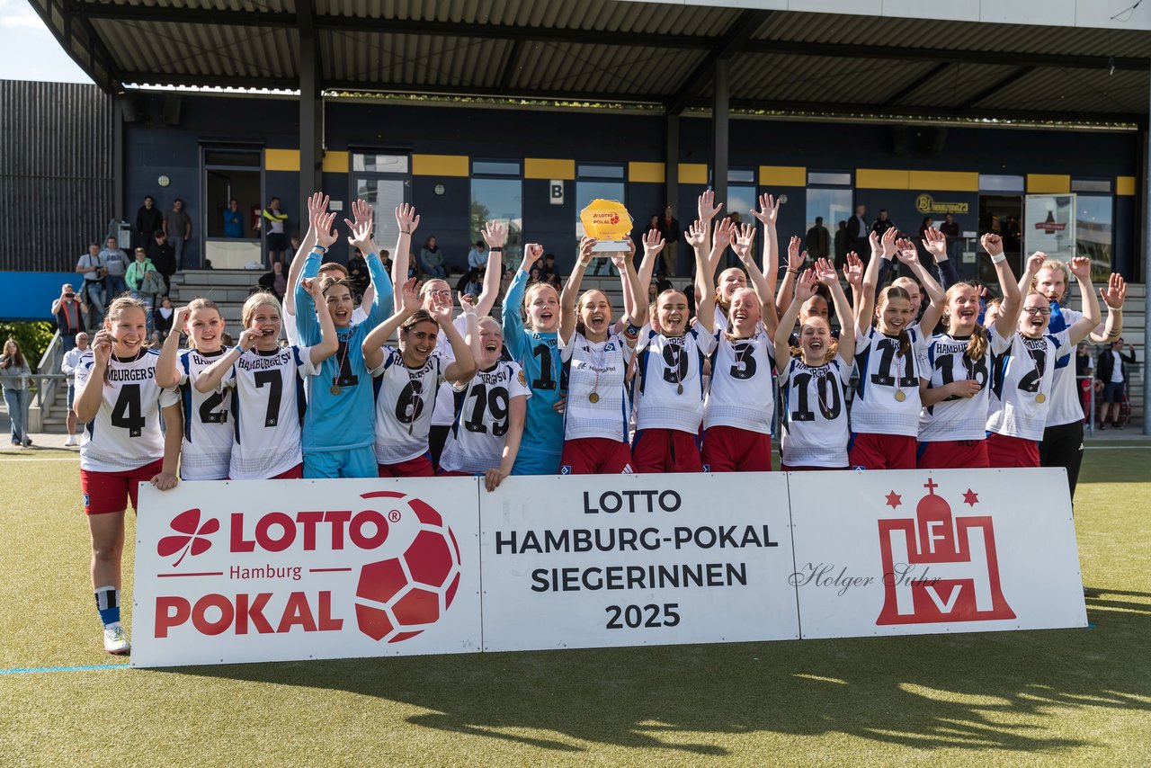 Bild 183 - wBJ Lotto Pokal Finale  Eimsbuetteler TV - Hamburger SV : Ergebnis: 0:3